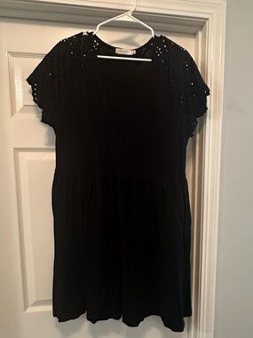 Women's Black Eyelet Sleeve Casual Dress